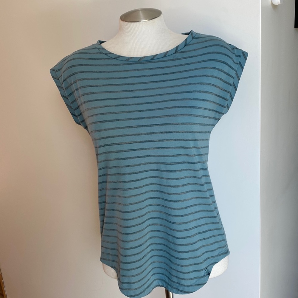 Mountain Hardware Women’s Short Sleeve Top (sz S)